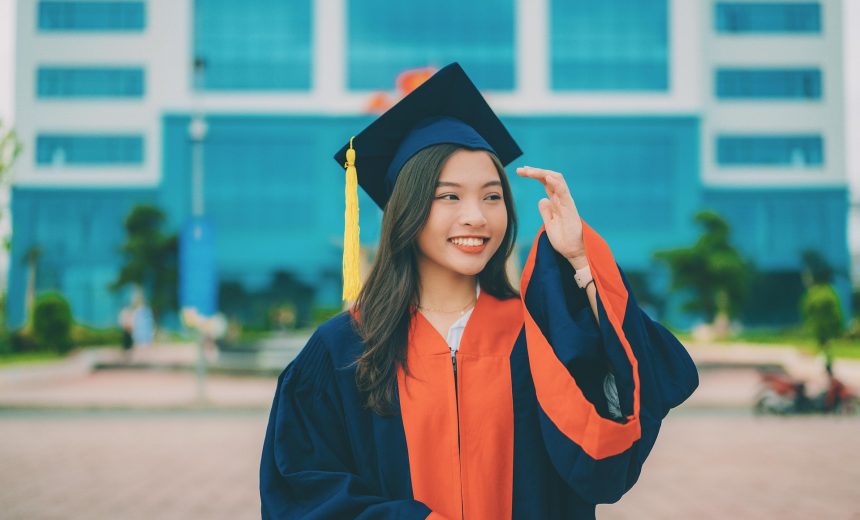 graduate-6671173_1920