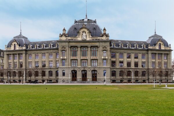 university-4444808_1920